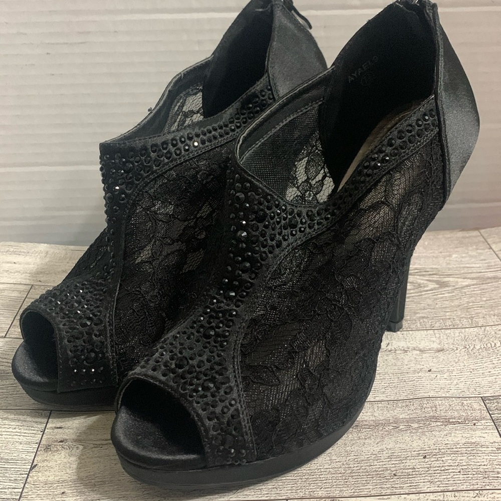 Michael Angelo Black lace & rhinestone 4 inch heels size 7.5